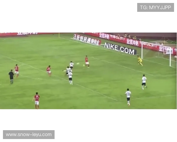 中国足球队签约球星数量创历史新高 引发国内外广泛关注