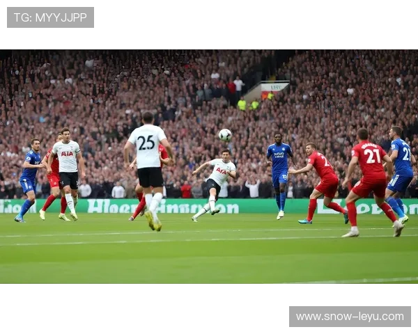 球星走进绿茵场 展现足球激情与技术的完美碰撞