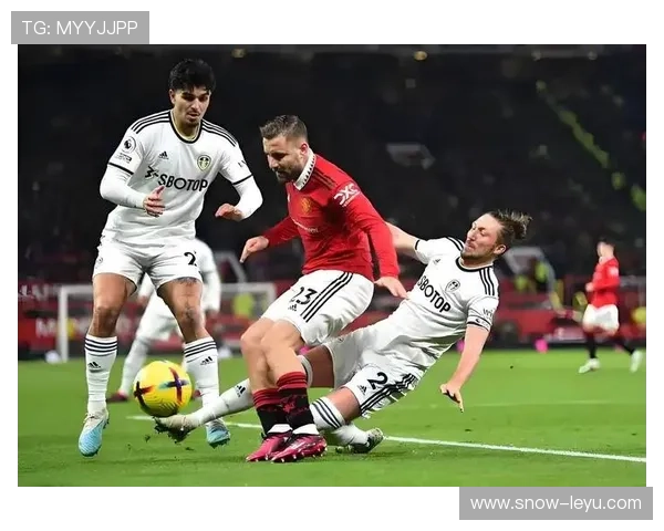 预判球的落点助力精准进攻 足球球星如何凭直觉突破防守